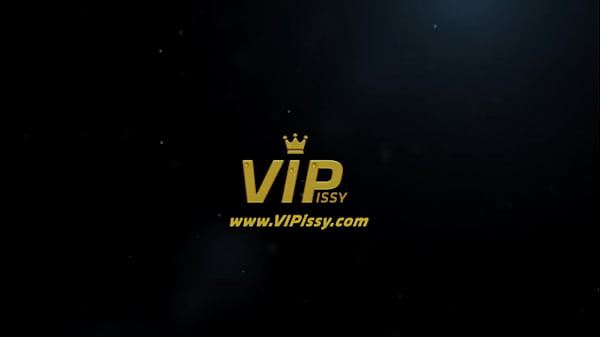Ремонтник трахает Victoria Pure Brains Out